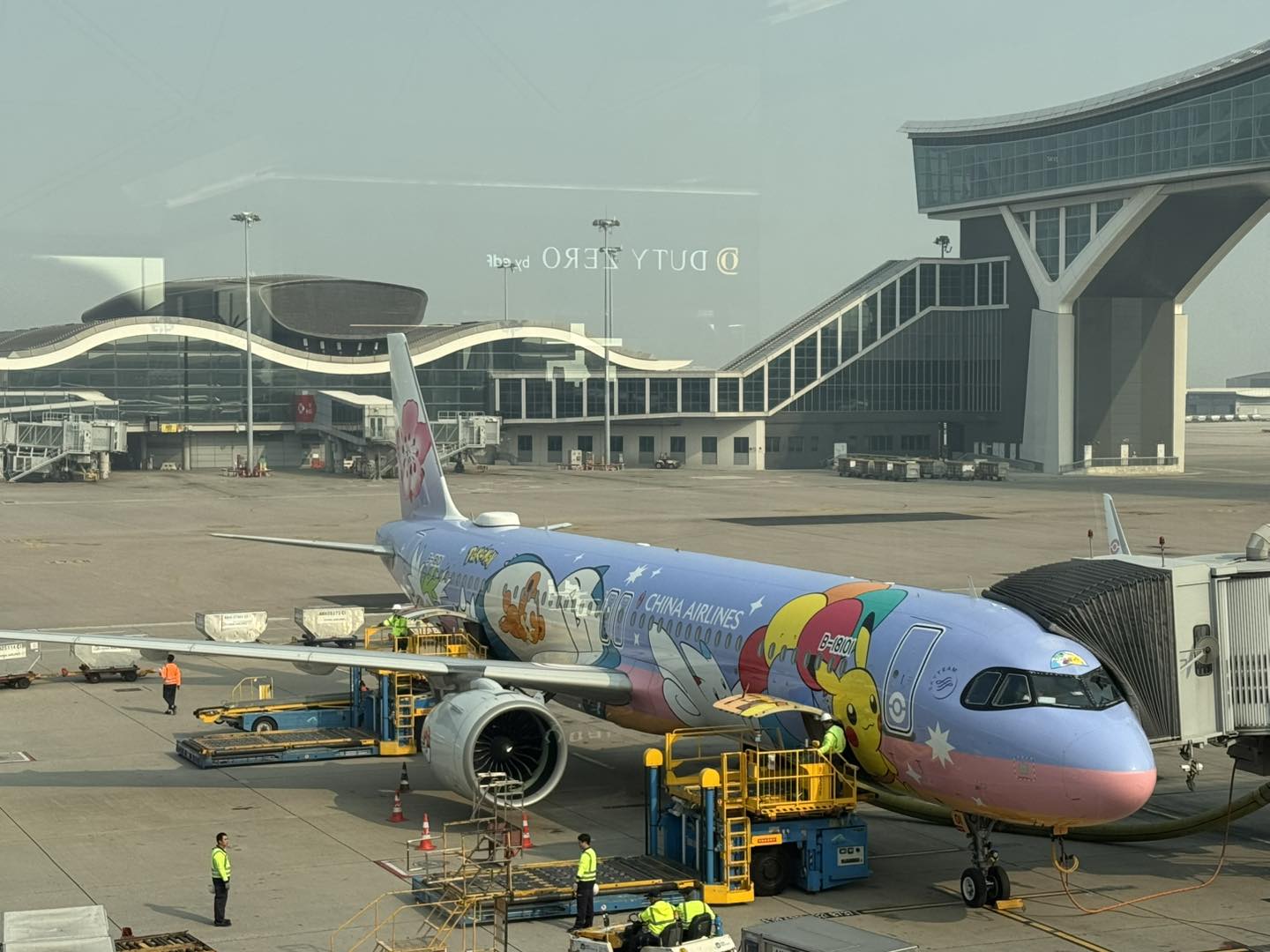 皮卡丘彩繪機✈️ 台灣首架寶可夢彩繪機